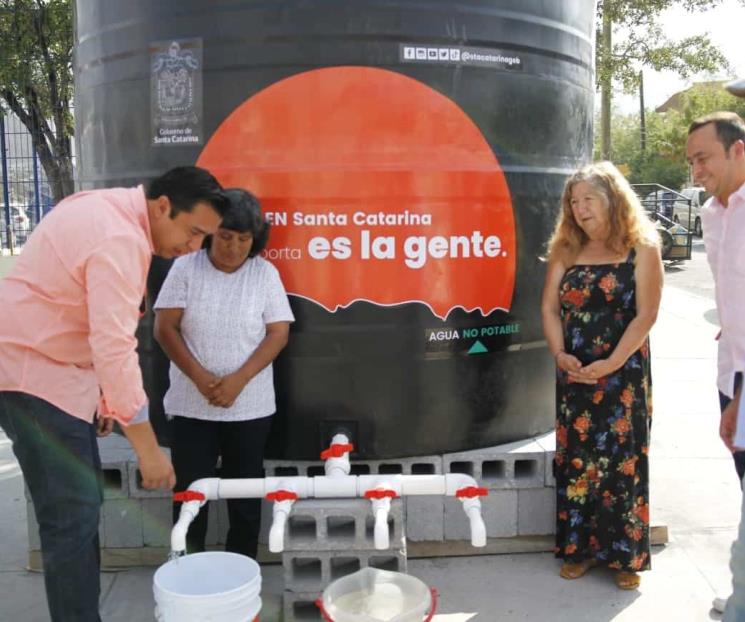 Benefician a familias en SC con cisternas