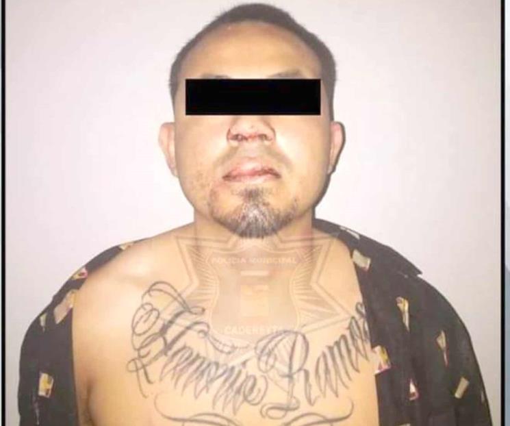 Ataca a familia, lo detienen