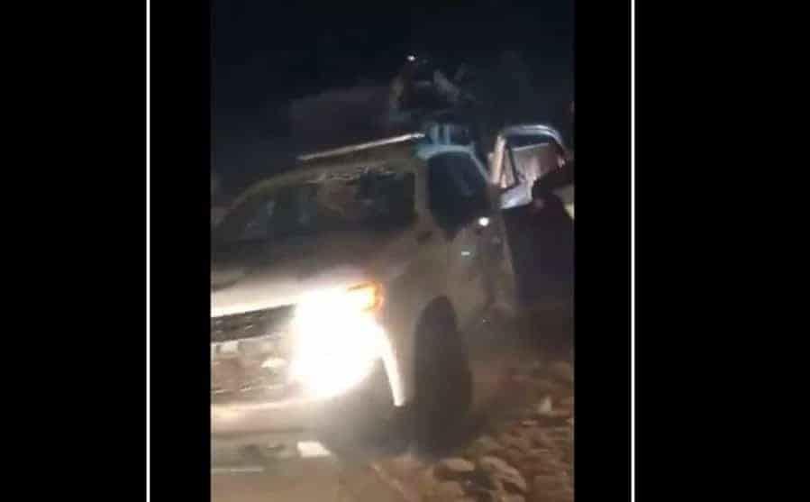 Pobladores corren a miembros de la Guardia Nacional