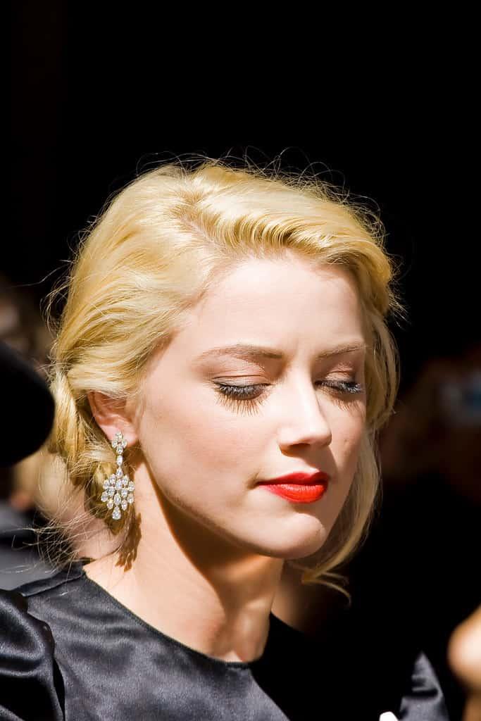 Captan a Amber Heard de compras en una tienda de descuento Captan a Amber Heard de compras en una tienda de descuento