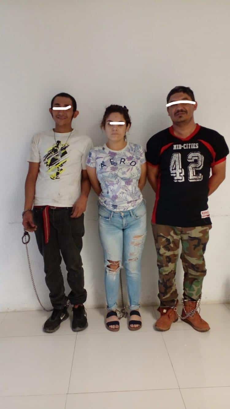 Se les encontró entre sus pertenencias, diversas dosis de droga y pesa gramera