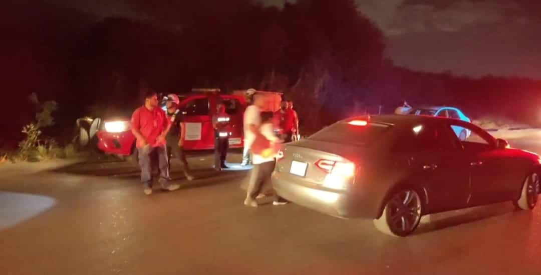 Una mujer murió mientras que su acompañante resultó gravemente lesionado, luego de impactar el vehículo de frente contra una camioneta