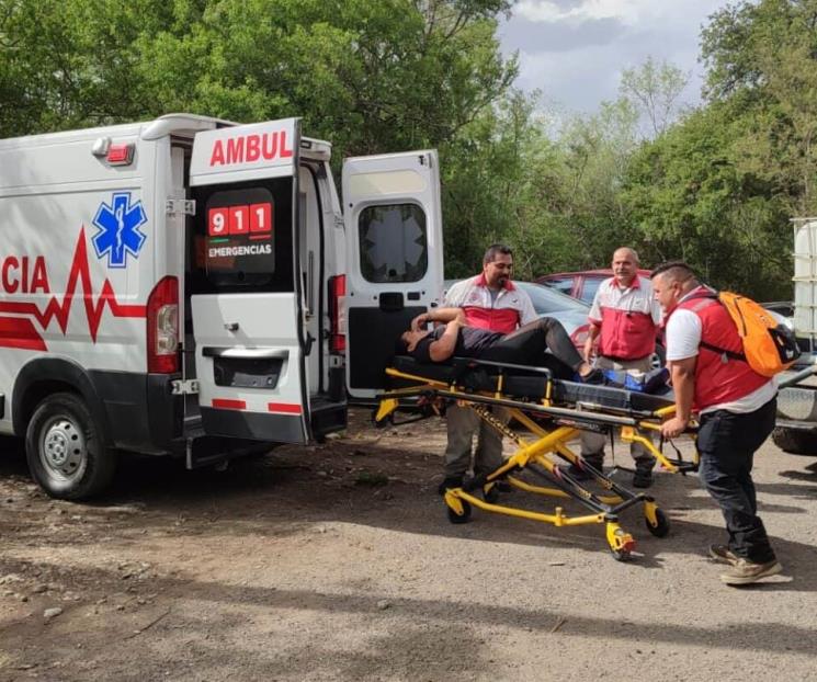 Rescatan a mujer herida en paraje