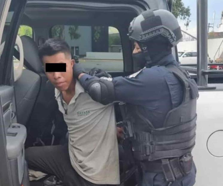 Sorprenden a joven con arma de fuego en Monterrey
