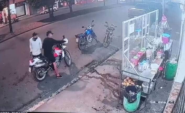 Asaltan puesto, huyen y chocan con patrulla en Ecuador