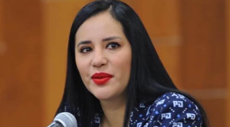 Revira Sandra Cuevas a Sheinbaum por cancelación de evento