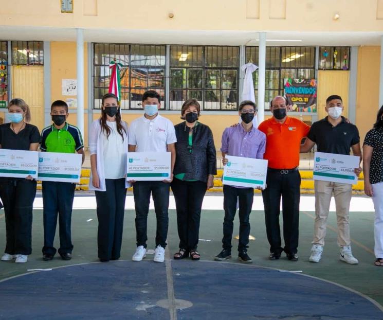 Otorga NL 25 mil becas de estudios