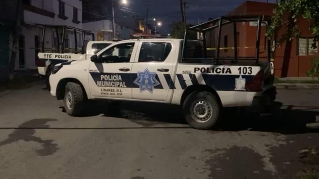 Abre la puerta de su casa, lo ejecutan