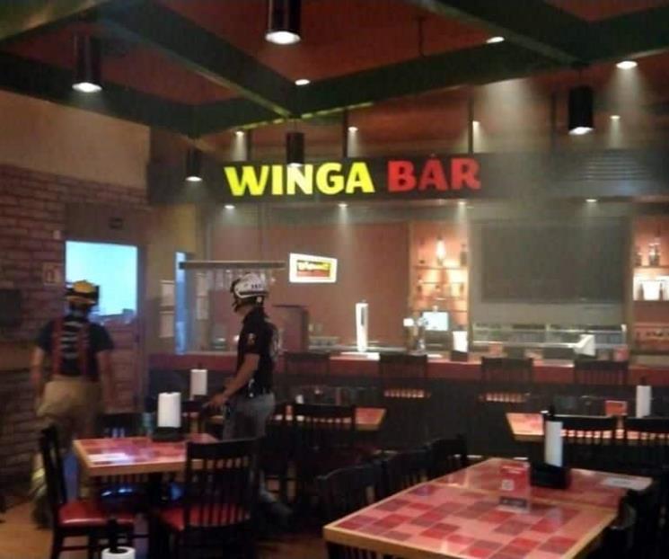 Evacúan a personas de restaurante tras reportarse incendio
