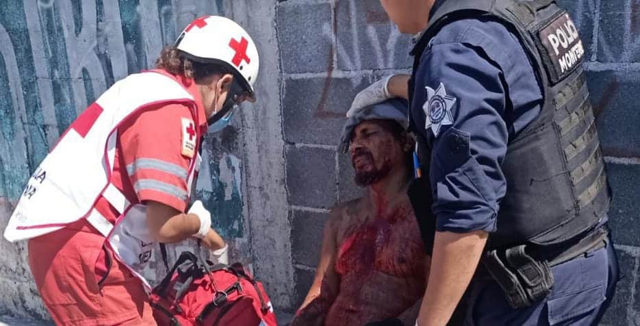 Una familia originaria de la Ciudad de Guadalajara, Jalisco, fueron atacados por un vecino que portaba un machete