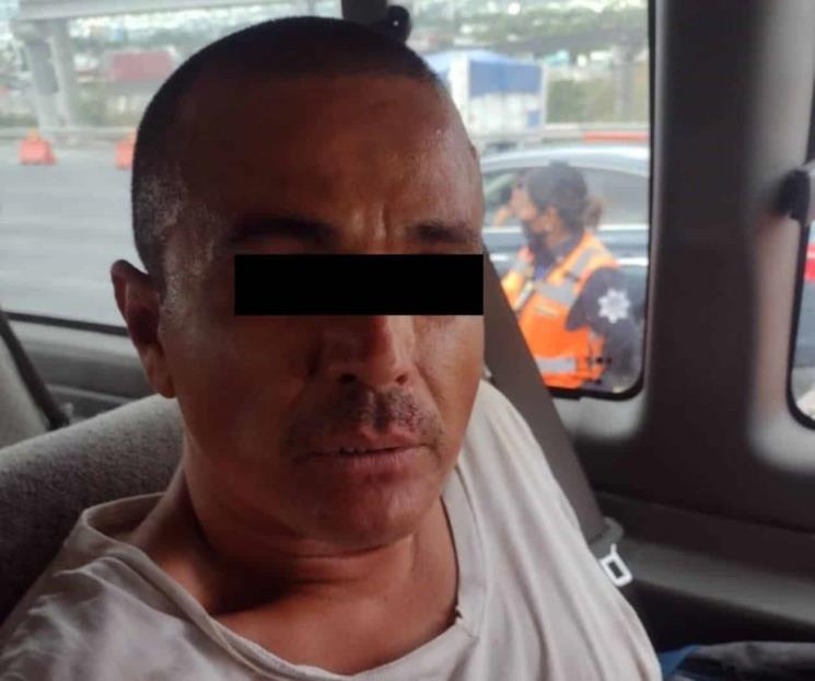 Choca unidad de Tránsito tras persecución, lo detienen