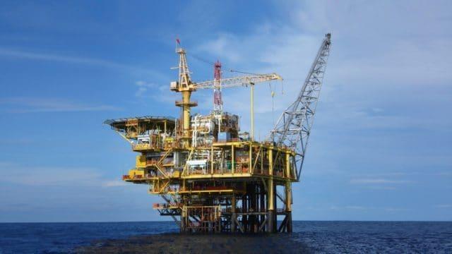 Empresas petroleras privadas vuelven a salvar a industria