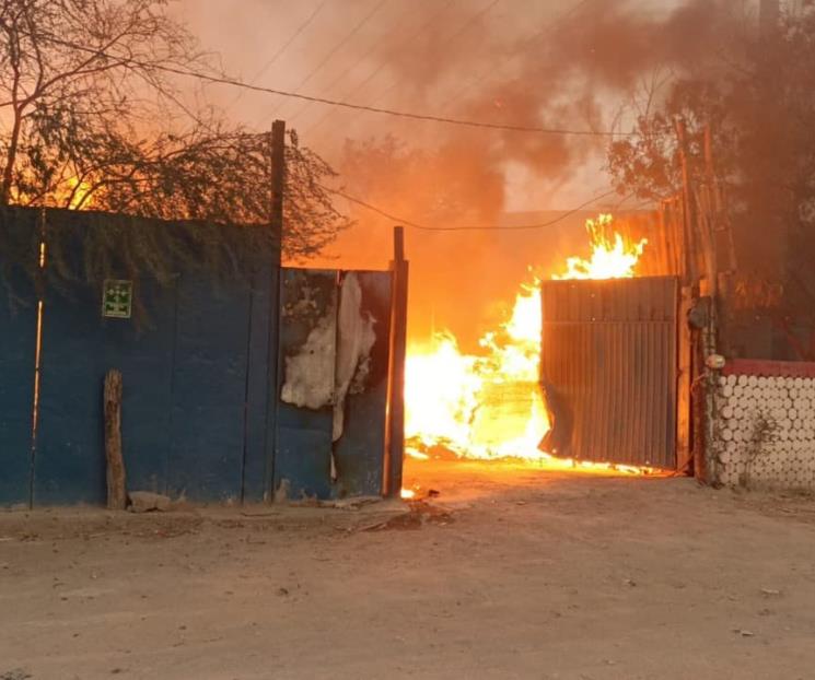 Se incendia empresa de cartón en Parque Industrial Escobedo