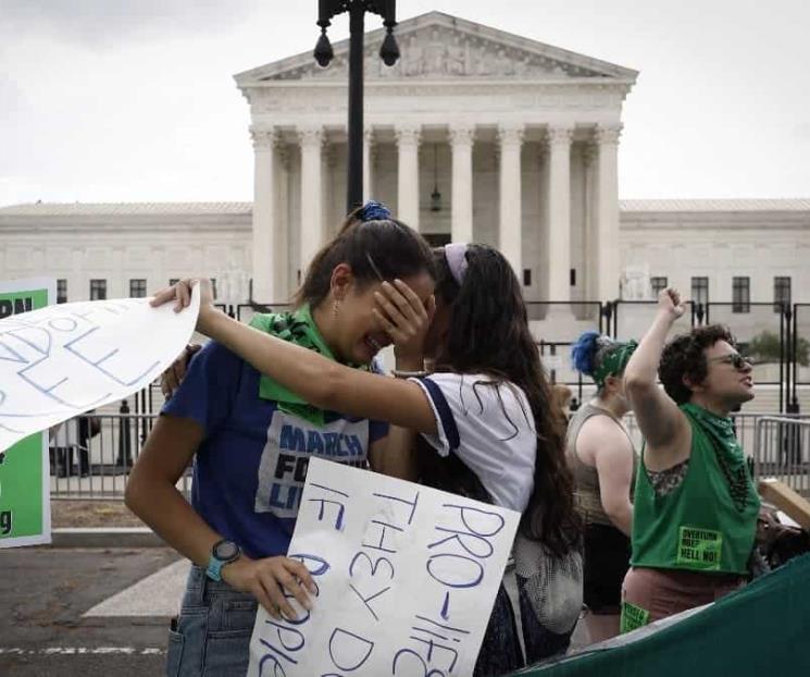 Corte de EU revoca el derecho constitucional al aborto