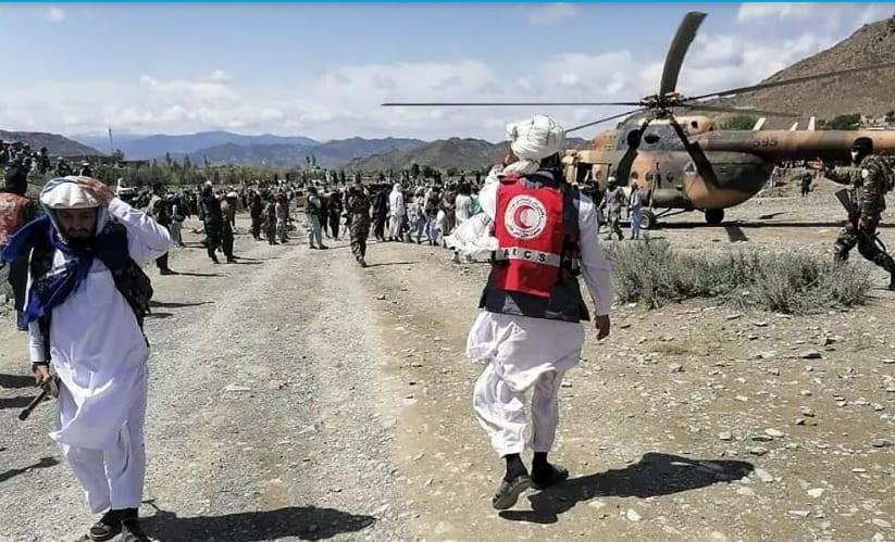 Entierran a muertos mientras buscan a los sobrevivientes
