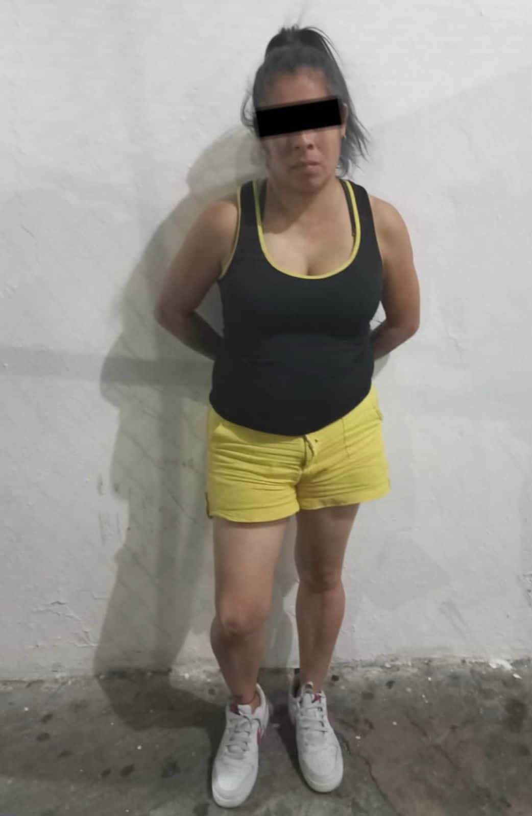 En compañía de cinco personas, una mujer acudió a la casa de su ex suegro y sustrajo diversos objetos de valor, por lo que fueron arrestados