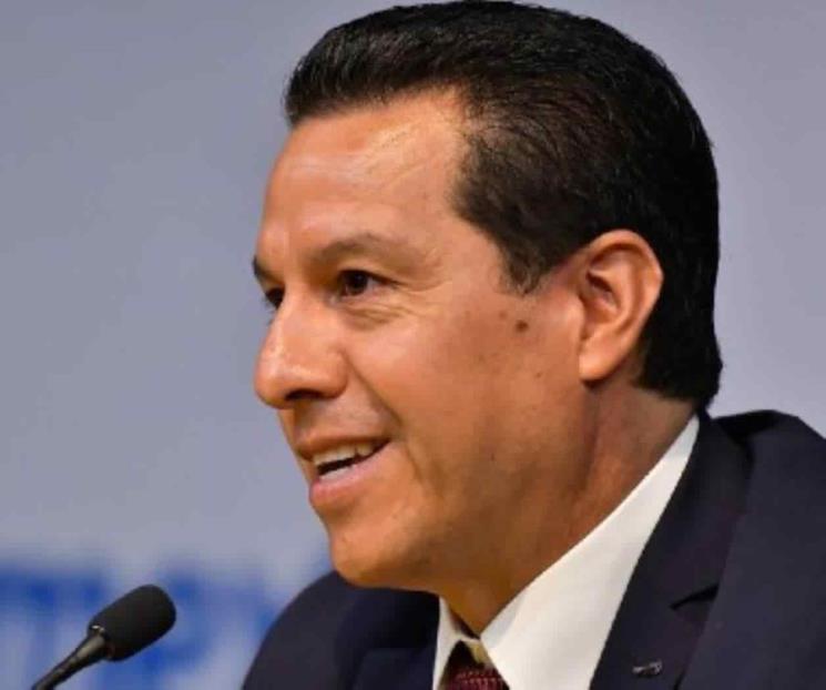Presentan a Archundia