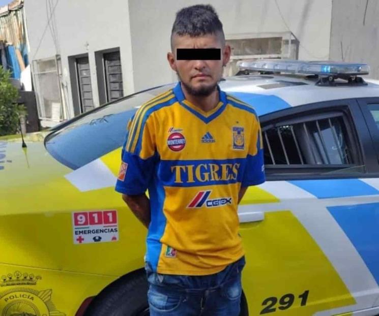 Lo sorprenden robando partes de camioneta
