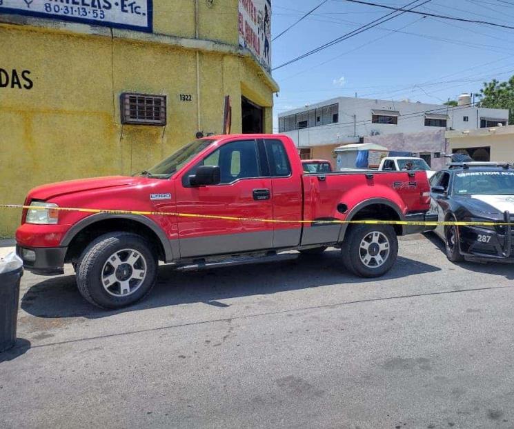 Encuentran camioneta robada en la Colonia Fabriles