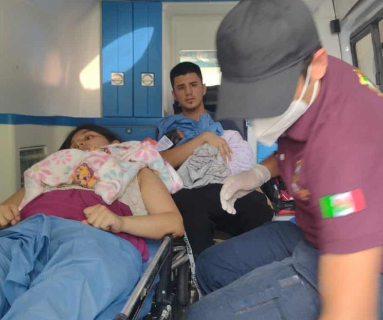 Apoyan rescatistas en nacimiento de bebé