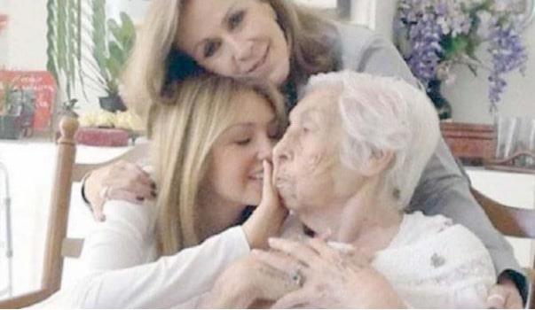 Laura Zapata despide a su abuela sin Thalía