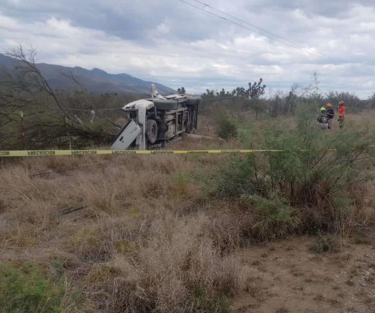 Deja volcadura dos muertos en Villaldama