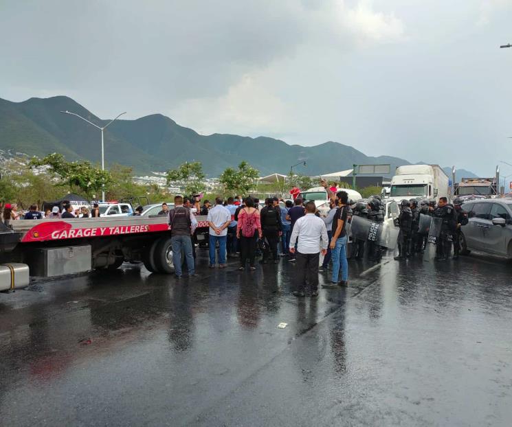 Levantan bloqueo en la Carretera Nacional