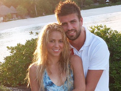 El 19 de marzo, Shakira anuncia su relación en redes sociales