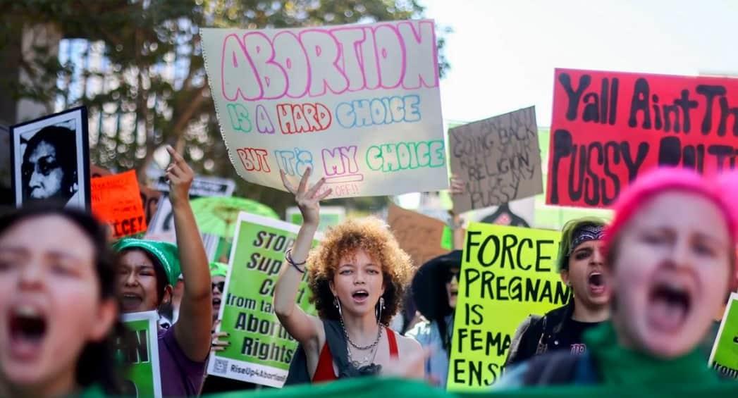 Denuncian que golpearon a activistas pro aborto