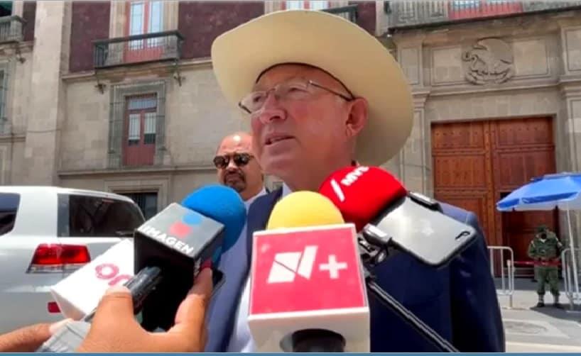 Ken Salazar critica leyes migratorias
