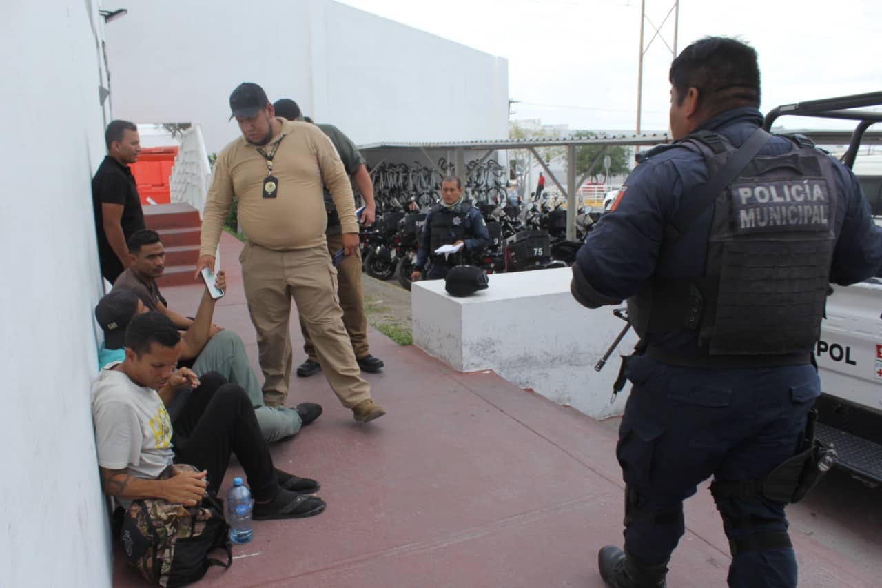 El presunto pollero fue identificado como Hideky de 19 años de edad quien dijo ser oriundo de Venezuela
