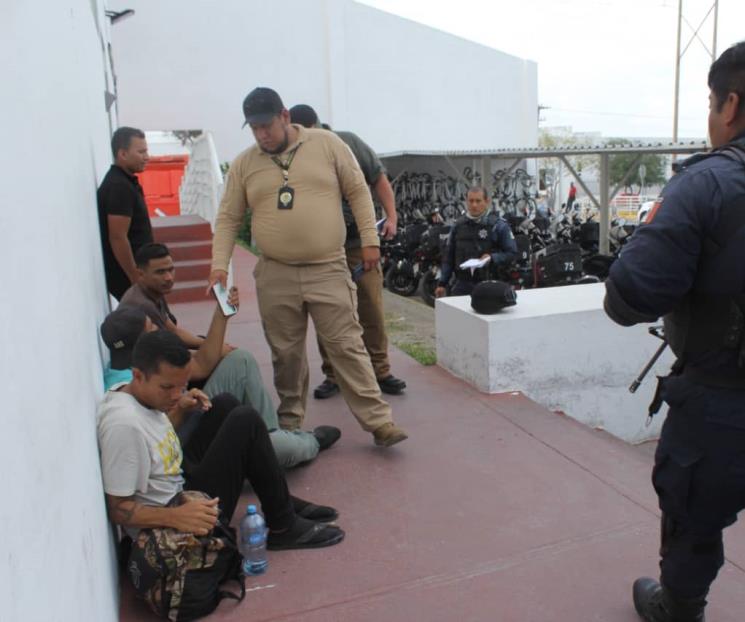 Cae pollero venezolano con 5 migrantes Cae pollero venezolano con 5 migrantes