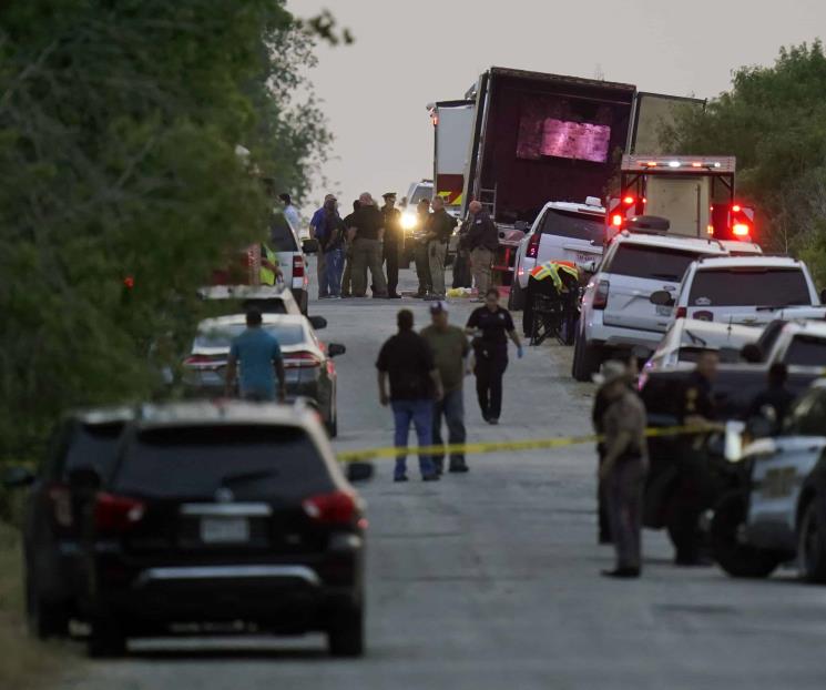 Laboriosa identificación de migrantes muertos en Texas