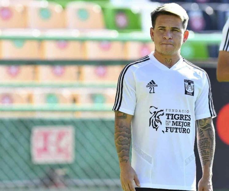 Falta a entrenamiento y reaparece como DJ