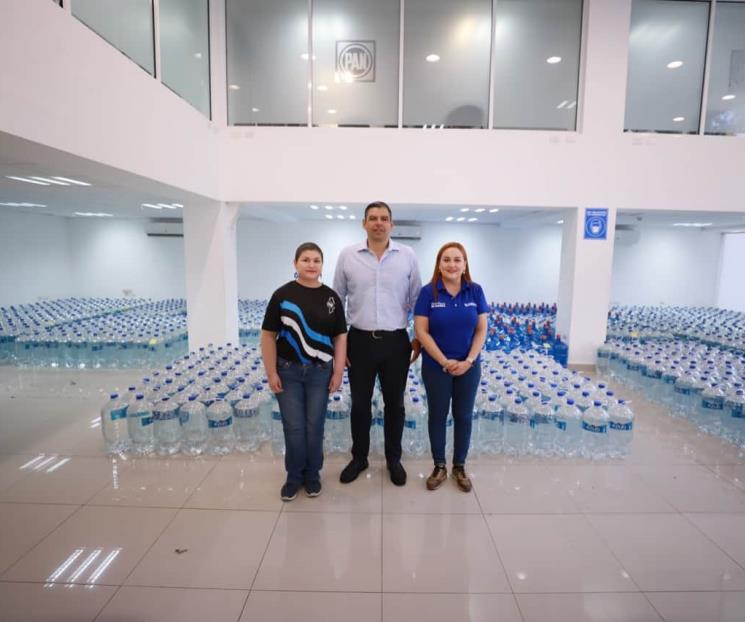 Apoya el panismo nacional a NL con botellones de agua