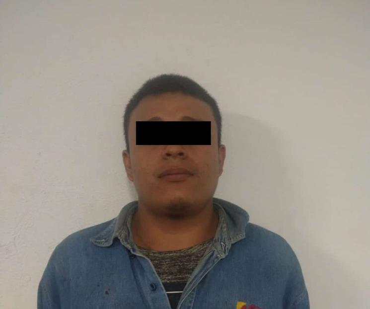 Detienen a joven con droga