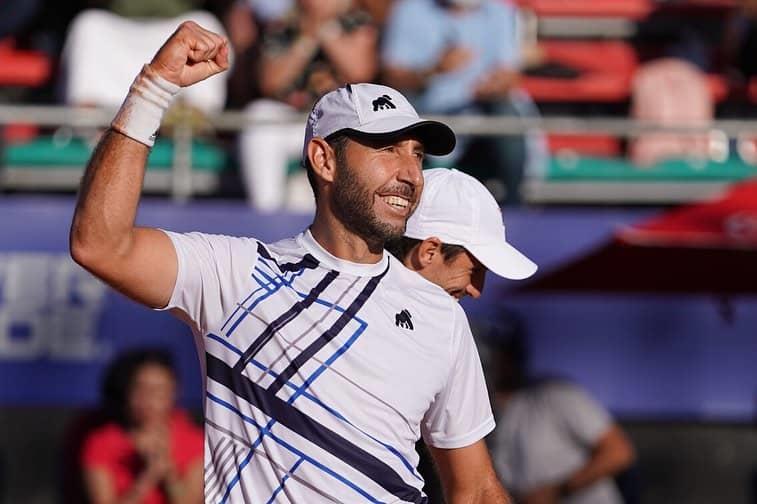 Avanza mexicano Santi Gzz en Wimbledon