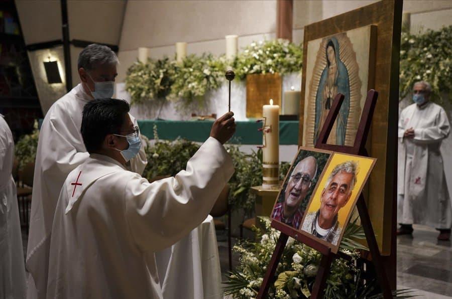 Llama AMLO hipócritas a sacerdotes