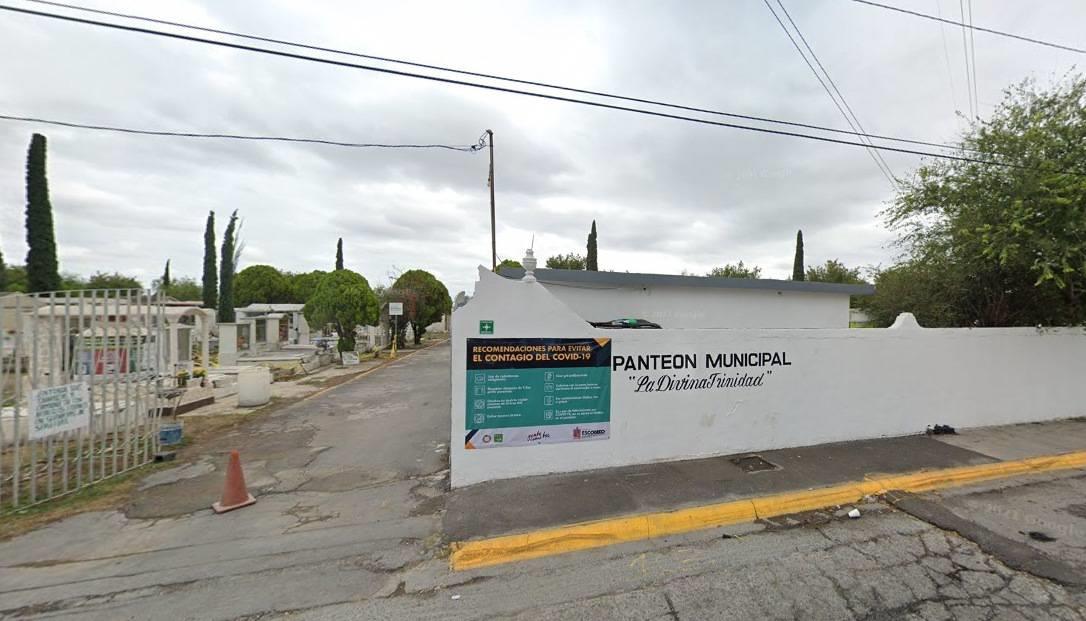 Descubren cadáver entre tumbas Descubren cadáver entre tumbas