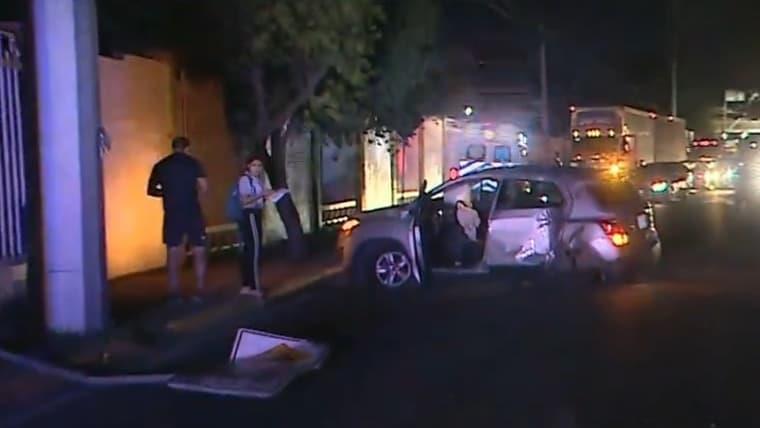 Se estrella automovilista frente al Parque España
