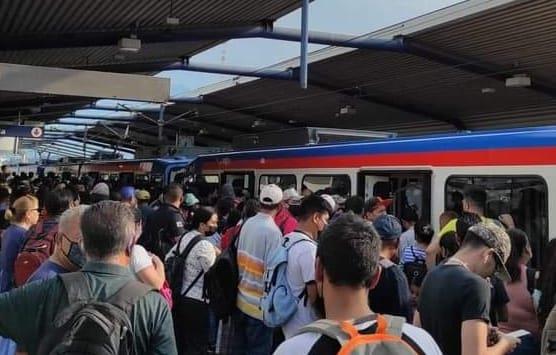 Y falla Línea 1 del Metro; suspenden servicio