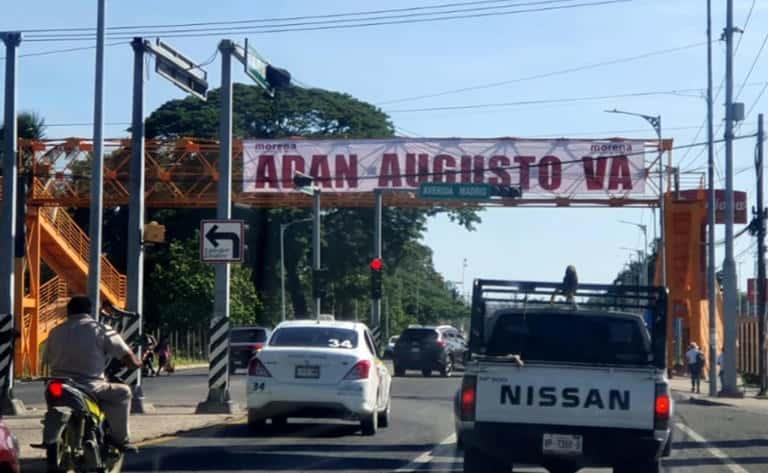 Muestran lonas de apoyo a Adán Augusto López en Paraíso