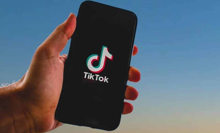 FCC de EU pide a Apple y Google prohíban TikTok por riesgos