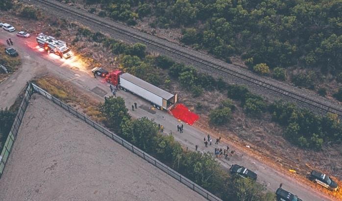 Lo agarraría a cachetadas, dice madre del chofer del tráiler