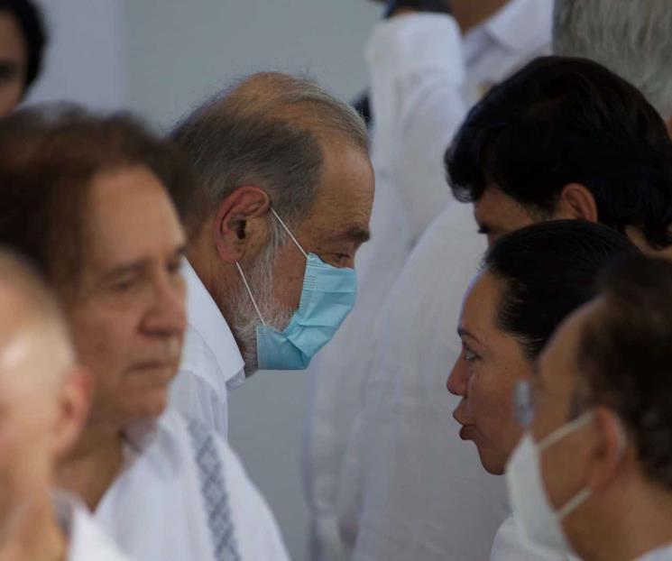 Elogia AMLO al empresario Carlos Slim por austero