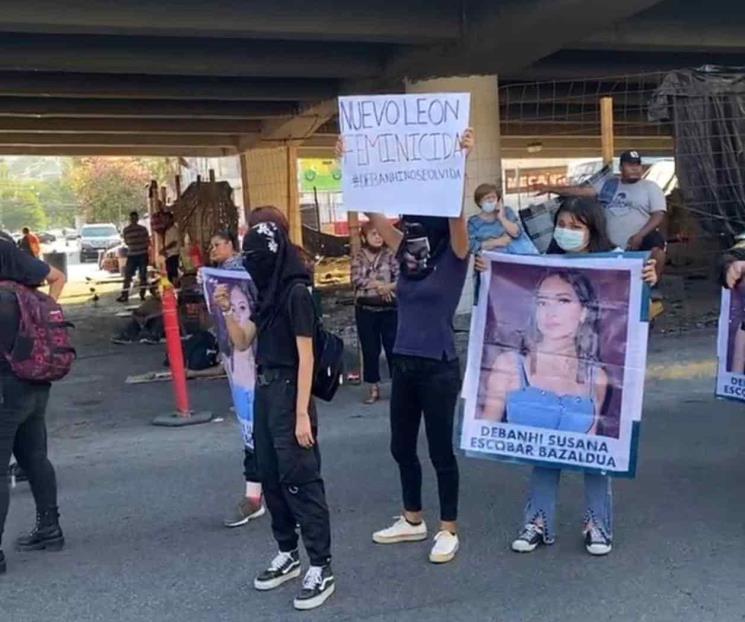 Protestan a las afueras del HU por exhumación de Debanhi
