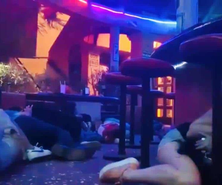 Ataque en estacionamiento de restaurante deja un muerto