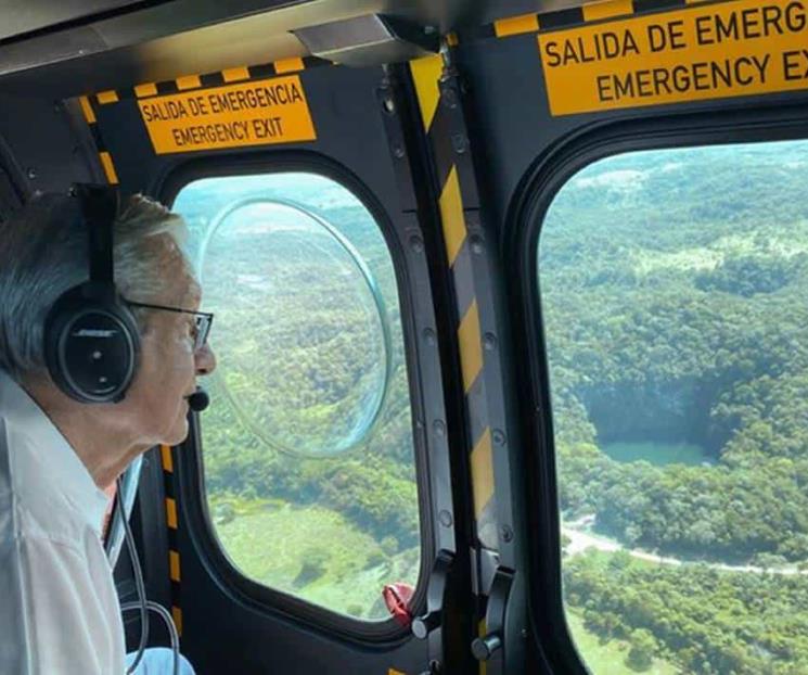 Sobrevuela AMLO para supervisar obras del Tren Maya