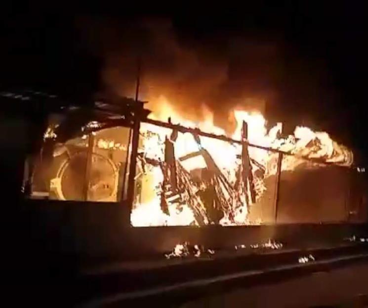 Se incendia negocio abandonado