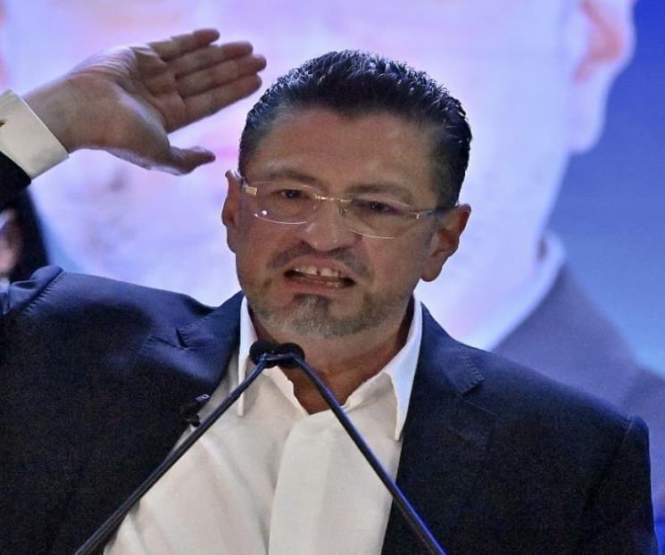 Inquietan poses autoritarias de Rodrigo Chaves